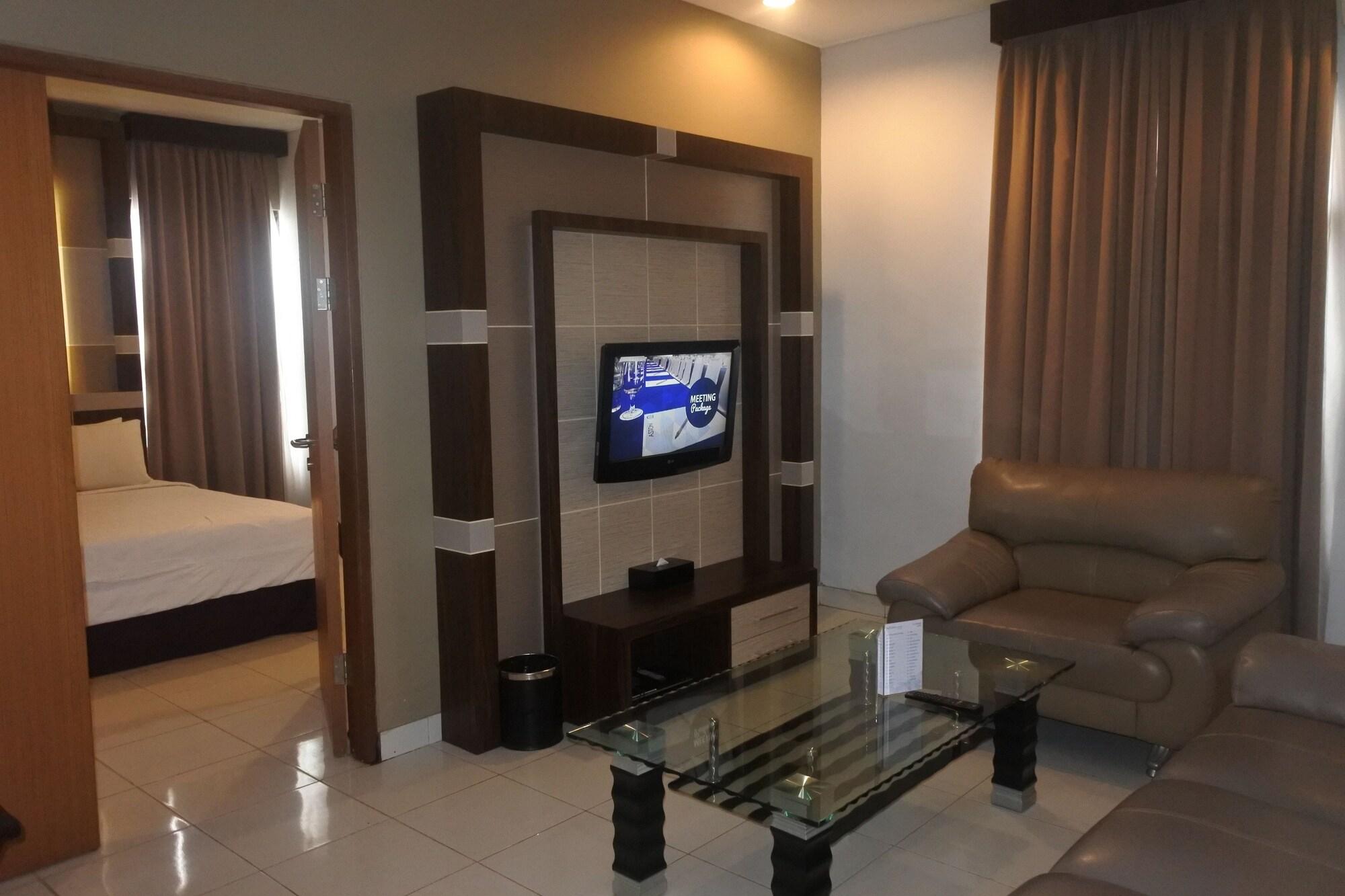 Aston Ketapang City Hotel Екстериор снимка