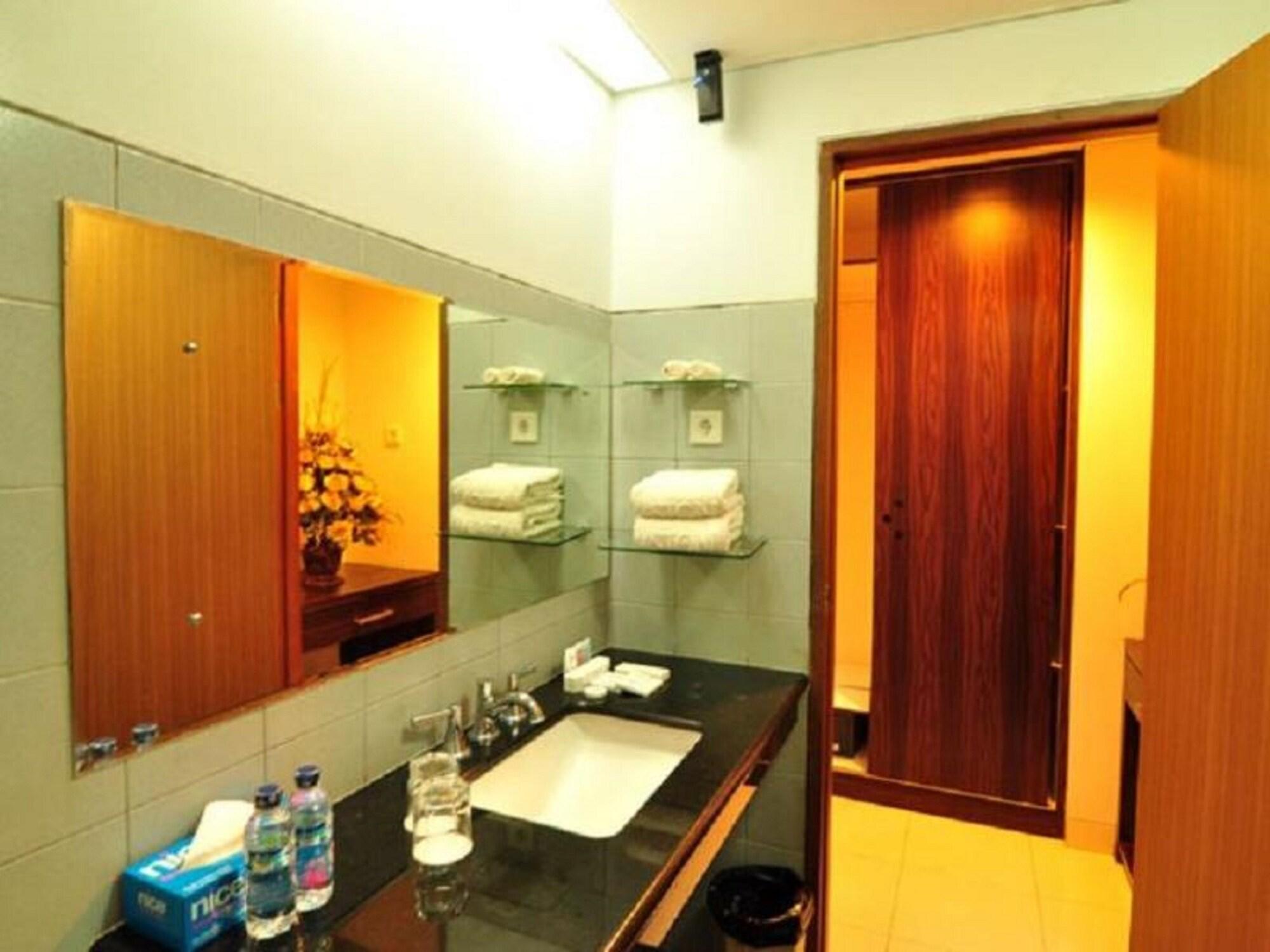 Aston Ketapang City Hotel Екстериор снимка