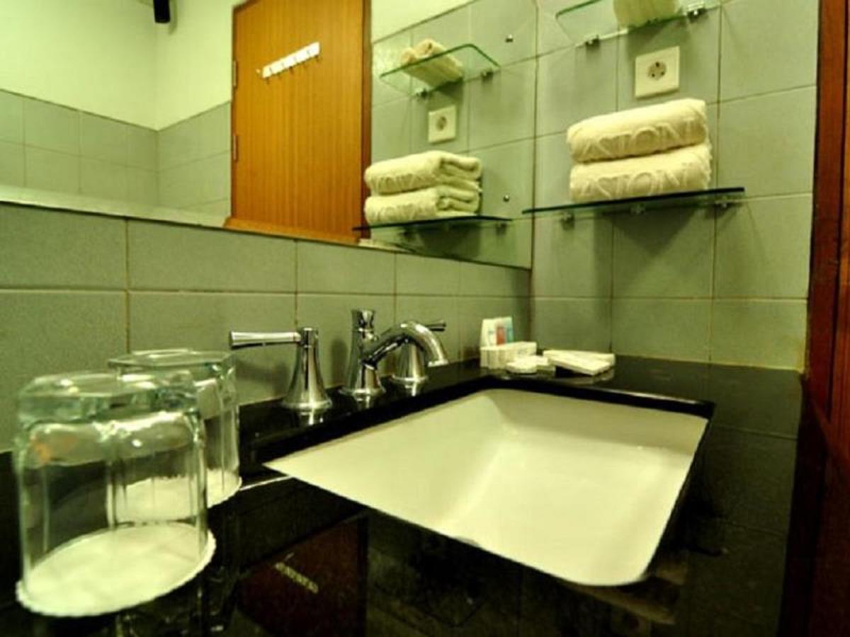 Aston Ketapang City Hotel Екстериор снимка