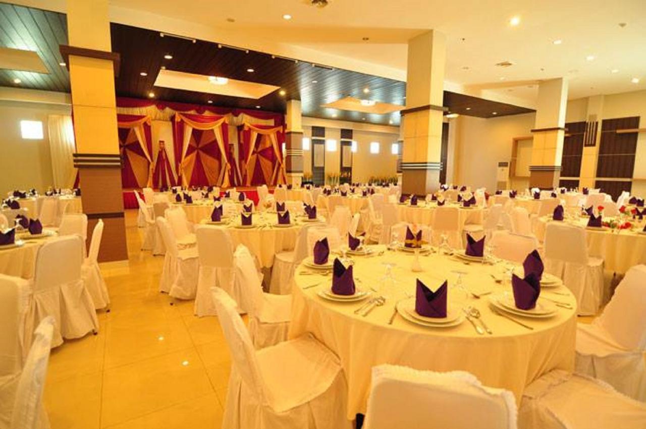 Aston Ketapang City Hotel Екстериор снимка