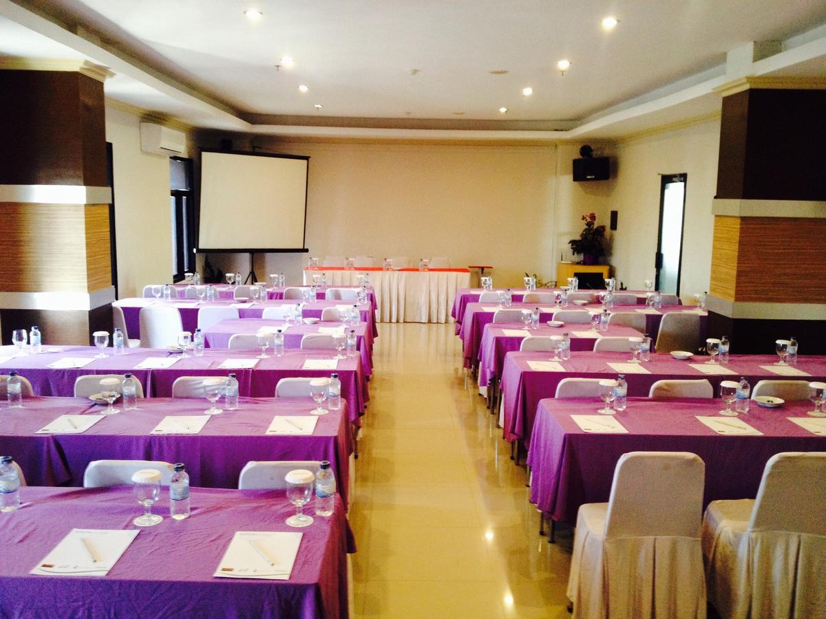 Aston Ketapang City Hotel Екстериор снимка
